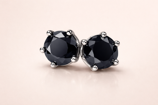 Diamora™ – Boucles d’oreilles en diamants noirs et or blanc 14K | Nathy Boutiques