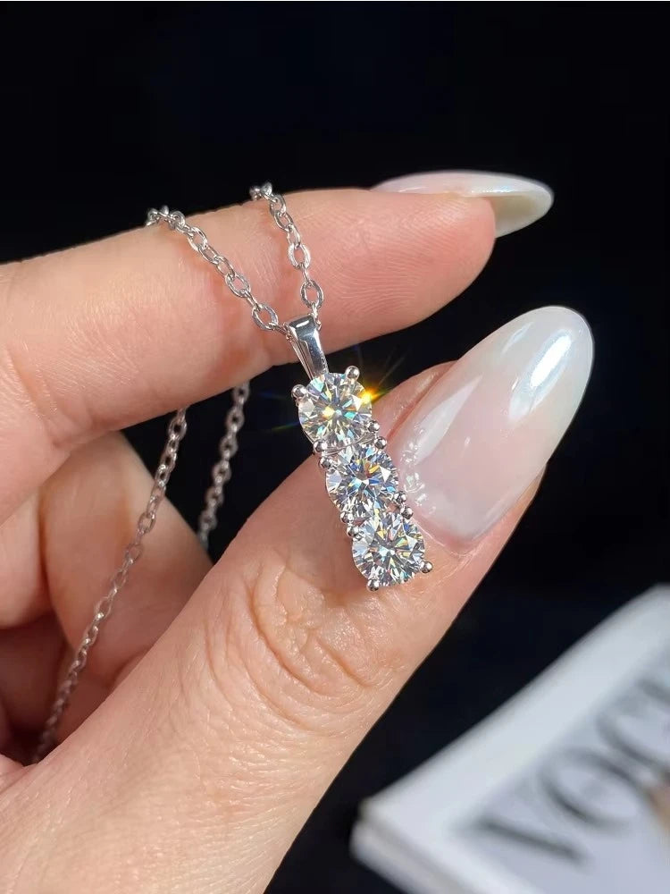 TRILÉA — Collier à pendentif en moissanite